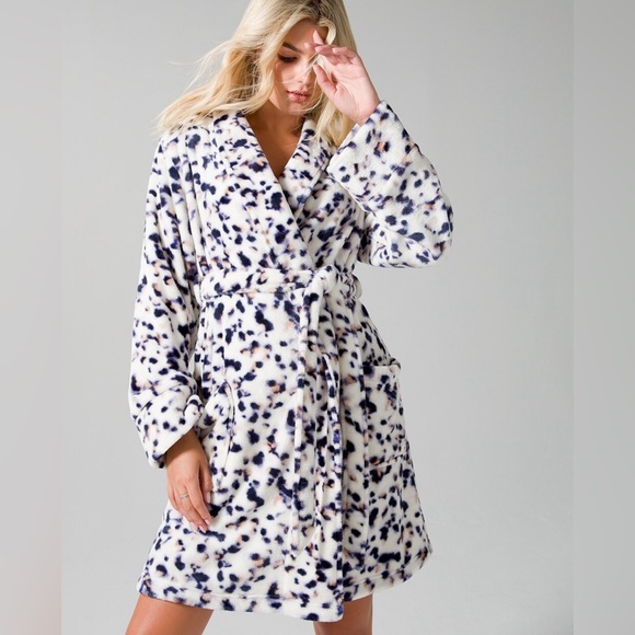 Soma Robe - Picture 2 of 6